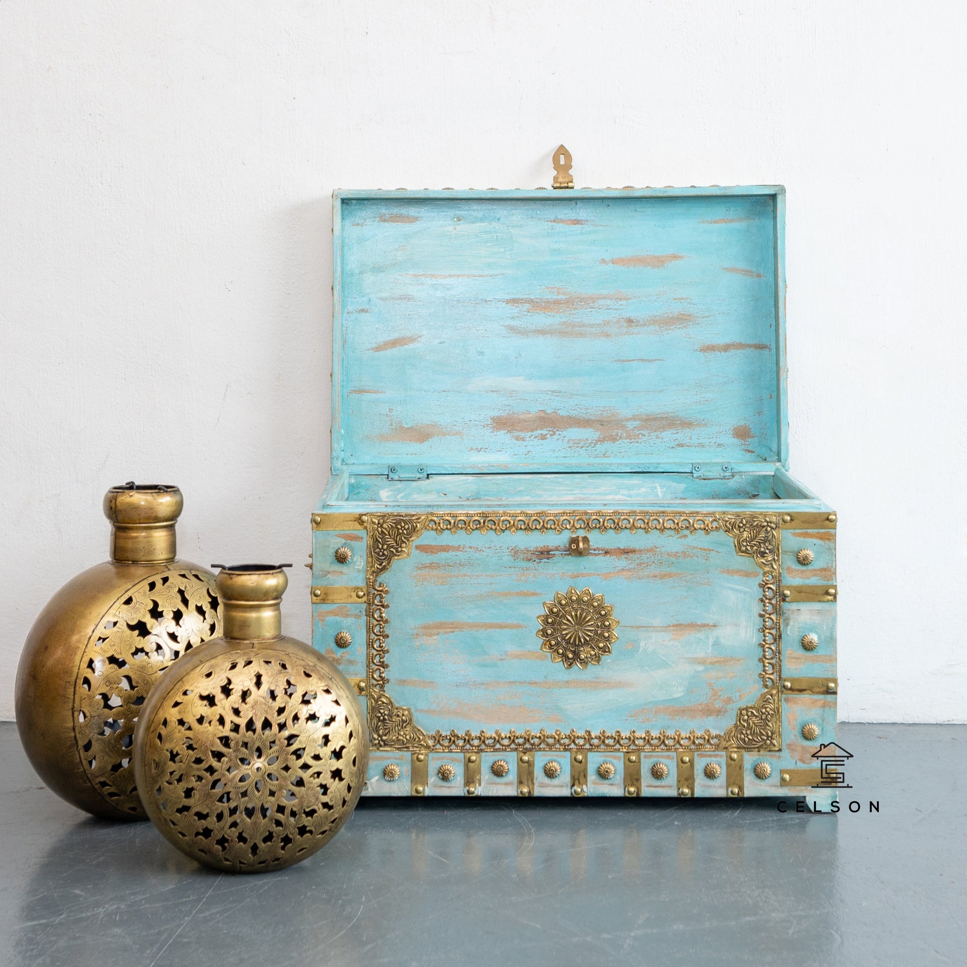 Jared Brass Fitted Trunk