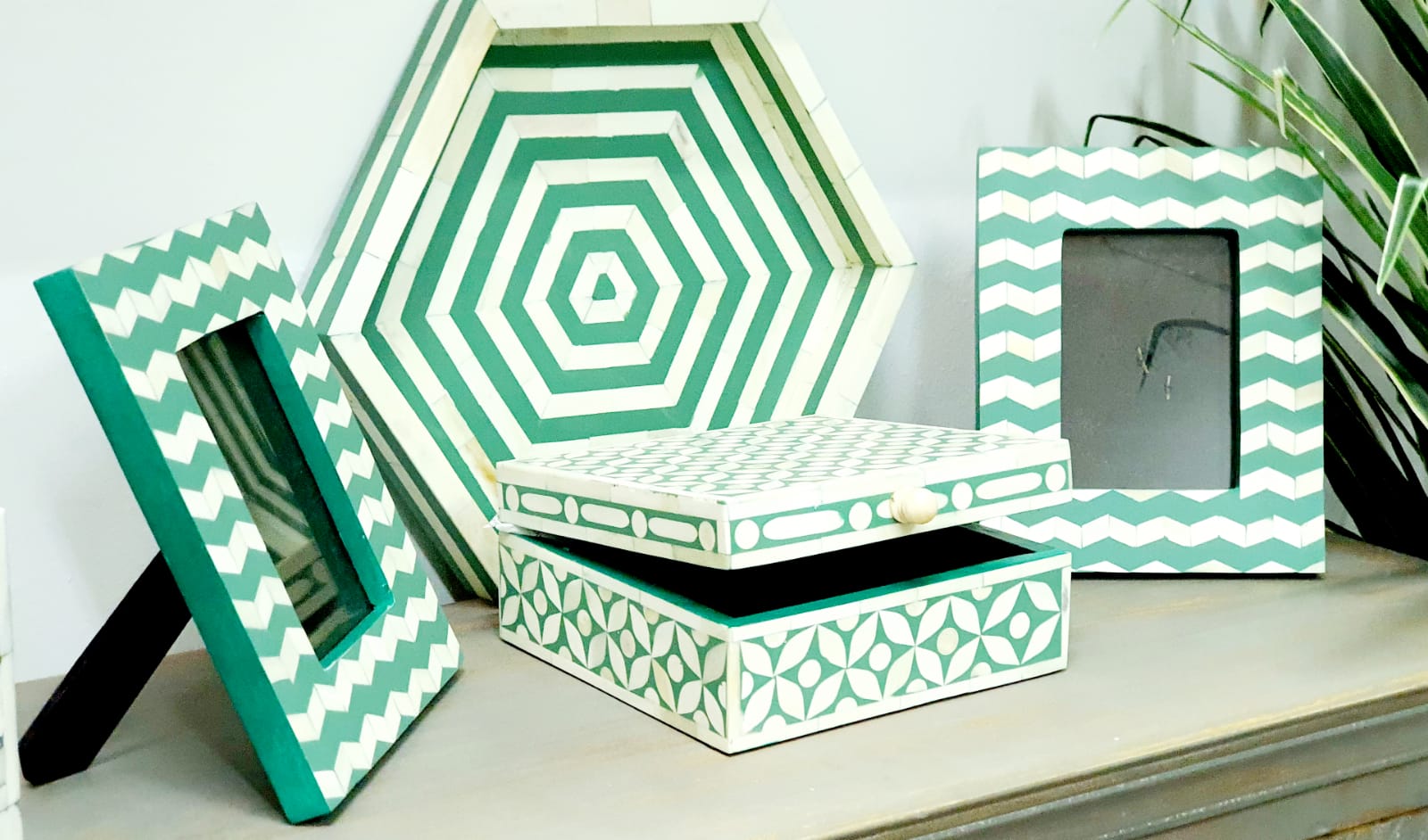 Tissaia Hexagonal Bone Inlay Tray