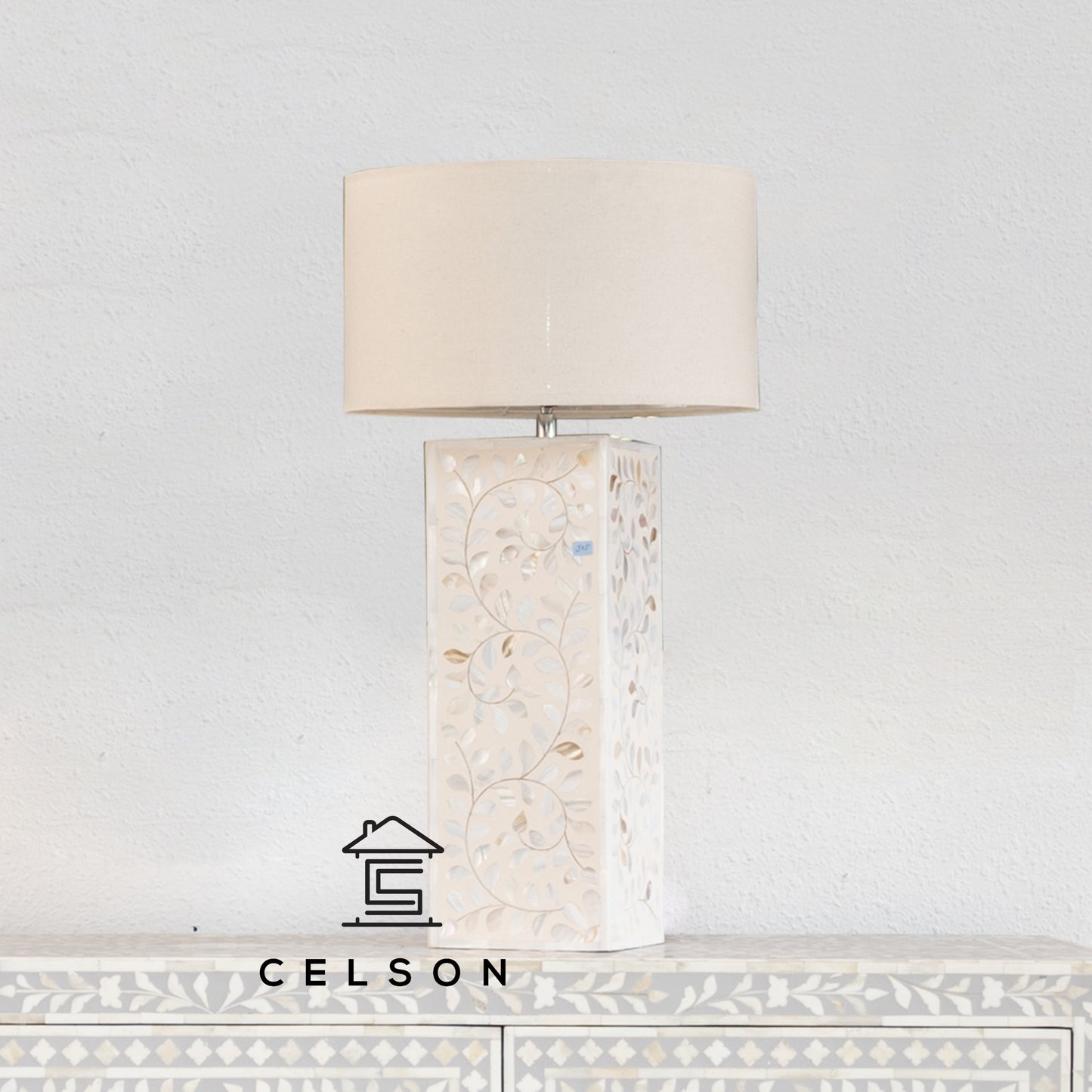 John_MOP Inlay lamp with Shade